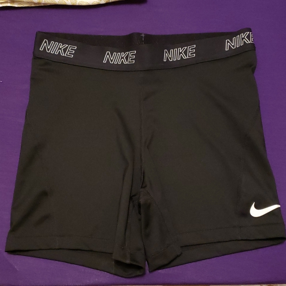 NIKE DRI-FIT ATHLETIC SHORTS IN SIZE LARGE